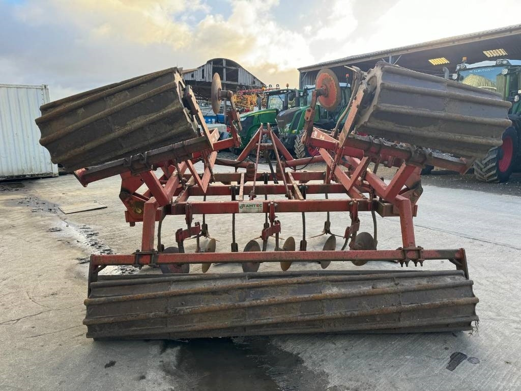 Knoche 4.5 Meter Folding Cultivator - Kultivaator: pilt 4 Knoche 4.5 Meter Folding Cultivator - Kultivaator: pilt 4