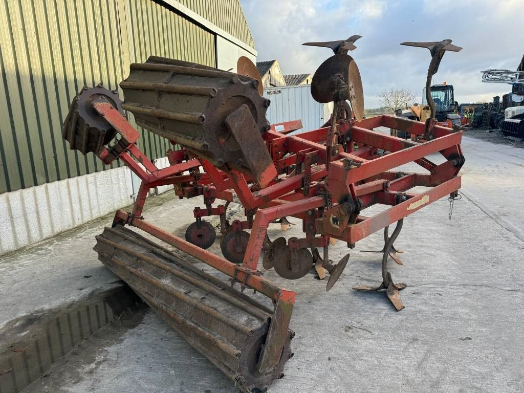 Knoche 4.5 Meter Folding Cultivator - Kultivaator: pilt 3 Knoche 4.5 Meter Folding Cultivator - Kultivaator: pilt 3