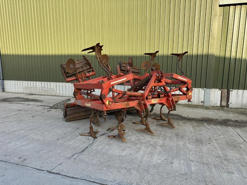 Knoche 4.5 Meter Folding Cultivator - Kultivaator: pilt 1 Knoche 4.5 Meter Folding Cultivator - Kultivaator: pilt 1
