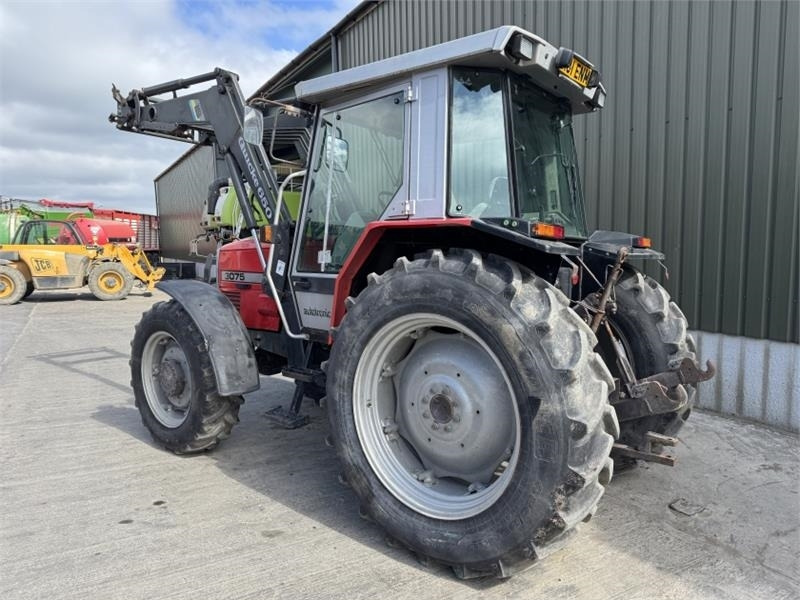 Massey Ferguson Massey Ferguson 3075 Dynashift *Low Hours* - Traktor: pilt 2 Massey Ferguson Massey Ferguson 3075 Dynashift *Low Hours* - Traktor: pilt 2