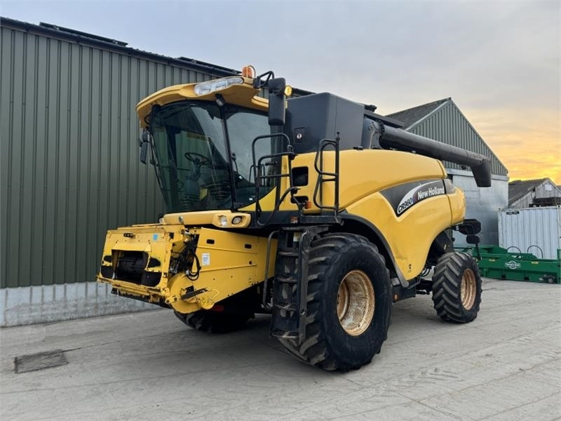 New Holland CR960 c/w 24ft Header **Video Below** - Koristusmasina lisad: pilt 3 New Holland CR960 c/w 24ft Header **Video Below** - Koristusmasina lisad: pilt 3