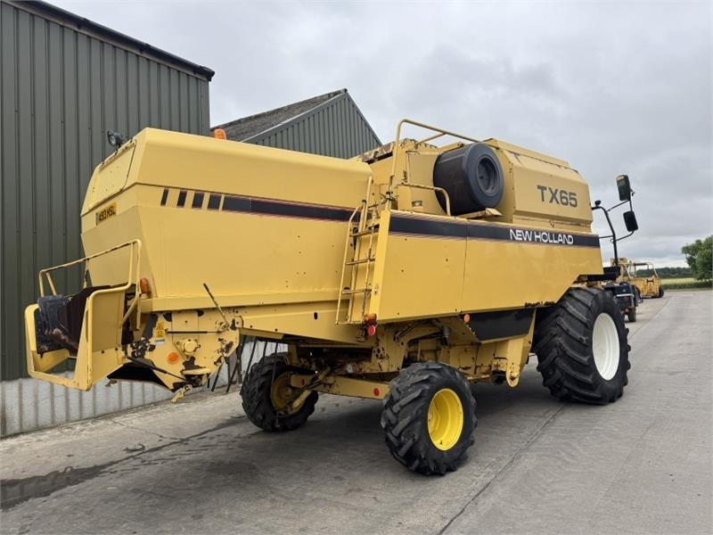 New Holland New Holland TX65 c/w 17ft Header - Koristusmasina lisad: pilt 4 New Holland New Holland TX65 c/w 17ft Header - Koristusmasina lisad: pilt 4