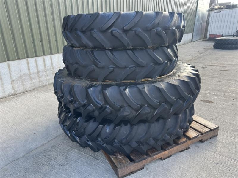 Firestone 340/85R36 and 380/90R50 New Holland Rowcrop Wheels - Põllutööseade: pilt 3 Firestone 340/85R36 and 380/90R50 New Holland Rowcrop Wheels - Põllutööseade: pilt 3