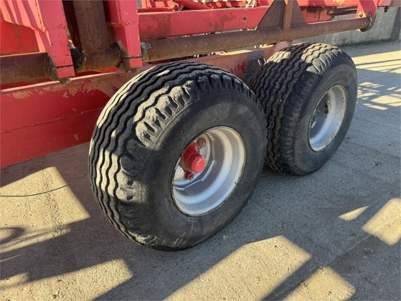 Timik MK 11 Square Bale Chaser/Stacker - Heinapress, kandiline: pilt 5 Timik MK 11 Square Bale Chaser/Stacker - Heinapress, kandiline: pilt 5