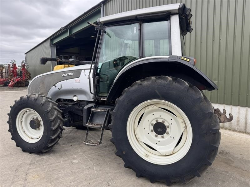 Valtra T 121 - Traktor: pilt 2 Valtra T 121 - Traktor: pilt 2