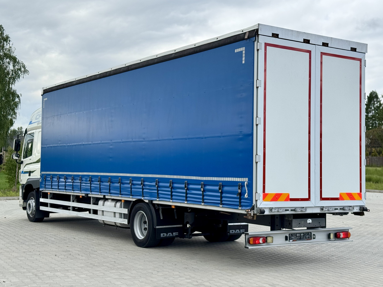 DAF CF 320 / FIRANKA / 24 EUROPALETY / SYPIALKA / AUTOMAT / KLIMA POSTOJOWA / 2017 ROK - Tent veoauto: pilt 4 DAF CF 320 / FIRANKA / 24 EUROPALETY / SYPIALKA / AUTOMAT / KLIMA POSTOJOWA / 2017 ROK - Tent veoauto: pilt 4