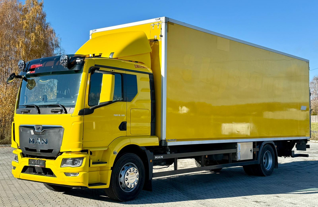 MAN 18.320 / IZOTERMA / GRZANA / WINDA / 20 EUROPALET / AUTOMAT / 170 TYŚ KM / 2021 R / SYPIALKA / CAŁY NA PODUSZKACH / SPROWADZONY / JAK NOWY - Isotermiline furgoon: pilt 2 MAN 18.320 / IZOTERMA / GRZANA / WINDA / 20 EUROPALET / AUTOMAT / 170 TYŚ KM / 2021 R / SYPIALKA / CAŁY NA PODUSZKACH / SPROWADZONY / JAK NOWY - Isotermiline furgoon: pilt 2