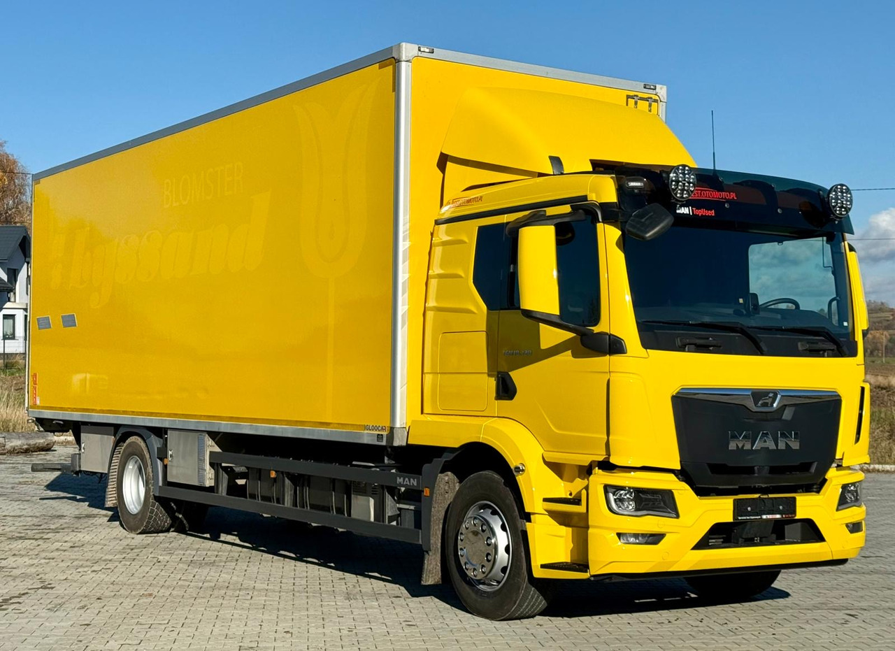 MAN 18.320 / IZOTERMA / GRZANA / WINDA / 20 EUROPALET / AUTOMAT / 170 TYŚ KM / 2021 R / SYPIALKA / CAŁY NA PODUSZKACH / SPROWADZONY / JAK NOWY - Isotermiline furgoon: pilt 1 MAN 18.320 / IZOTERMA / GRZANA / WINDA / 20 EUROPALET / AUTOMAT / 170 TYŚ KM / 2021 R / SYPIALKA / CAŁY NA PODUSZKACH / SPROWADZONY / JAK NOWY - Isotermiline furgoon: pilt 1