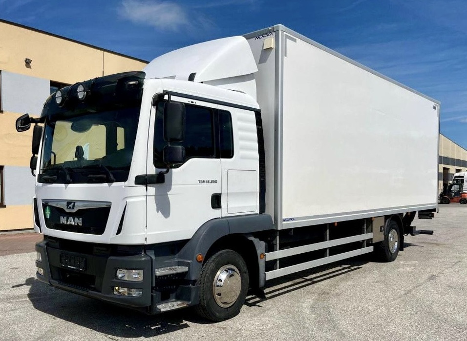 MAN TGM 12.250 / TGL / IZOTERMA / WINDA / 18 EUROPALET / SYPIALKA / AUTOMAT / 2018 ROK - Isotermiline furgoon: pilt 1 MAN TGM 12.250 / TGL / IZOTERMA / WINDA / 18 EUROPALET / SYPIALKA / AUTOMAT / 2018 ROK - Isotermiline furgoon: pilt 1