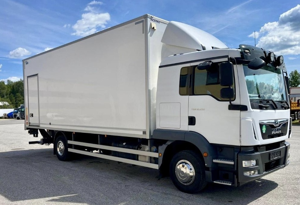 MAN TGM 12.250 / TGL / IZOTERMA / WINDA / 18 EUROPALET / SYPIALKA / AUTOMAT / 2018 ROK - Isotermiline furgoon: pilt 2 MAN TGM 12.250 / TGL / IZOTERMA / WINDA / 18 EUROPALET / SYPIALKA / AUTOMAT / 2018 ROK - Isotermiline furgoon: pilt 2