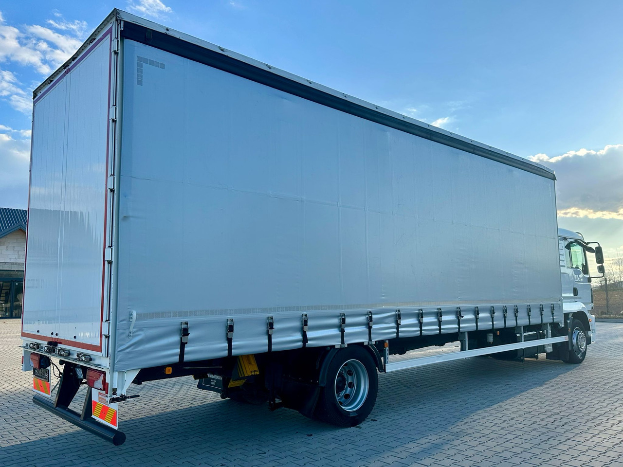 MAN TGM 18.290 / FIRANKA / WINDA / 22 EUROPALETY / AUTOMAT / SYPIALKA / 9 059 KG ŁADOWNOŚCI / NISKI PRZEBIEG / ZSUWANY DACH / EURO 6 - Tent veoauto: pilt 5 MAN TGM 18.290 / FIRANKA / WINDA / 22 EUROPALETY / AUTOMAT / SYPIALKA / 9 059 KG ŁADOWNOŚCI / NISKI PRZEBIEG / ZSUWANY DACH / EURO 6 - Tent veoauto: pilt 5