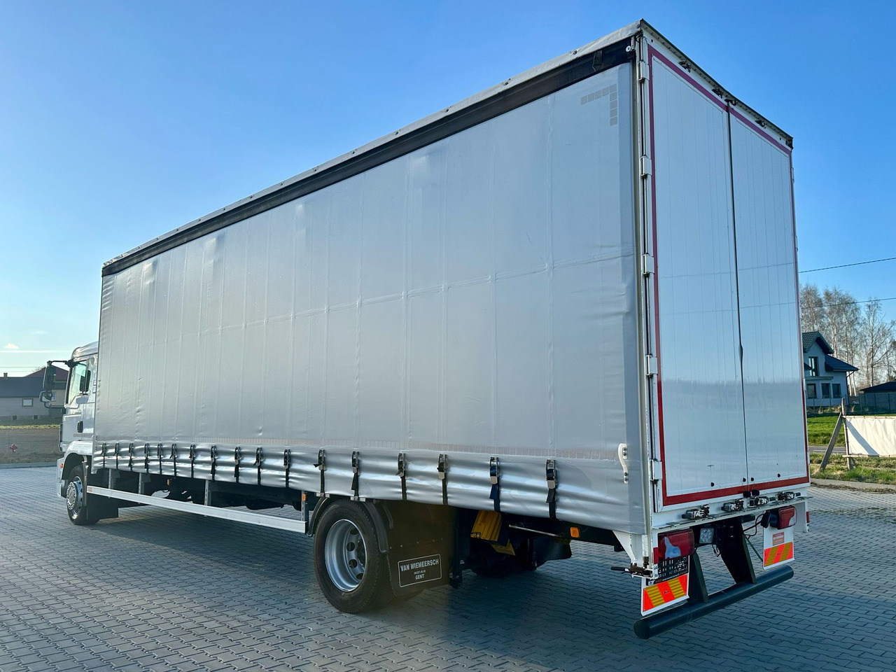MAN TGM 18.290 / FIRANKA / WINDA / 22 EUROPALETY / AUTOMAT / SYPIALKA / 9 059 KG ŁADOWNOŚCI / NISKI PRZEBIEG / ZSUWANY DACH / EURO 6 - Tent veoauto: pilt 3 MAN TGM 18.290 / FIRANKA / WINDA / 22 EUROPALETY / AUTOMAT / SYPIALKA / 9 059 KG ŁADOWNOŚCI / NISKI PRZEBIEG / ZSUWANY DACH / EURO 6 - Tent veoauto: pilt 3
