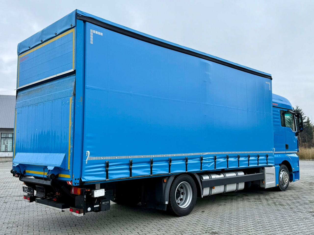 MAN TGX 18.360 / FIRANKA / WINDA / AUTOMAT / NOWE OPONY / EURO 6 / SYPIALKA / SPROWADZONY - Tent veoauto: pilt 5 MAN TGX 18.360 / FIRANKA / WINDA / AUTOMAT / NOWE OPONY / EURO 6 / SYPIALKA / SPROWADZONY - Tent veoauto: pilt 5