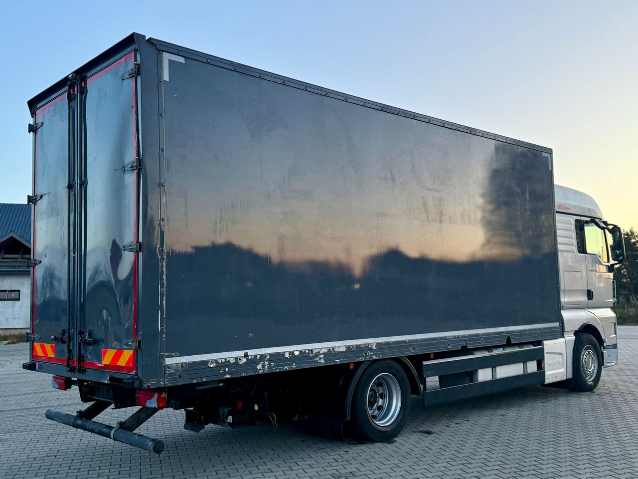 MAN TGX 18.400 / FIRANKA / KONTENER / NISKI PRZEBIEG / EURO 6 / AUTOMAT / SYPIALKA / 2016 ROK - Tent veoauto: pilt 3 MAN TGX 18.400 / FIRANKA / KONTENER / NISKI PRZEBIEG / EURO 6 / AUTOMAT / SYPIALKA / 2016 ROK - Tent veoauto: pilt 3