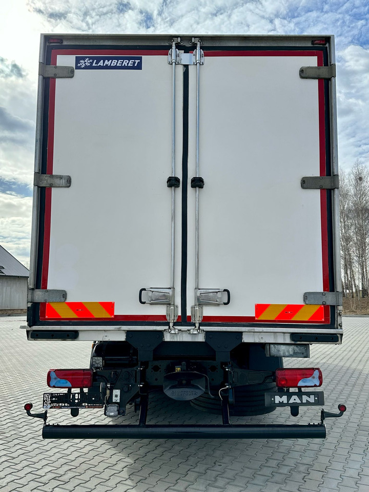 MAN TGX 26.420 / CHŁODNIA / LAMBERET / 18 EUROPALET / 6x2 / 2017 ROK / SYPIALKA - Külmutiga veoauto: pilt 4 MAN TGX 26.420 / CHŁODNIA / LAMBERET / 18 EUROPALET / 6x2 / 2017 ROK / SYPIALKA - Külmutiga veoauto: pilt 4