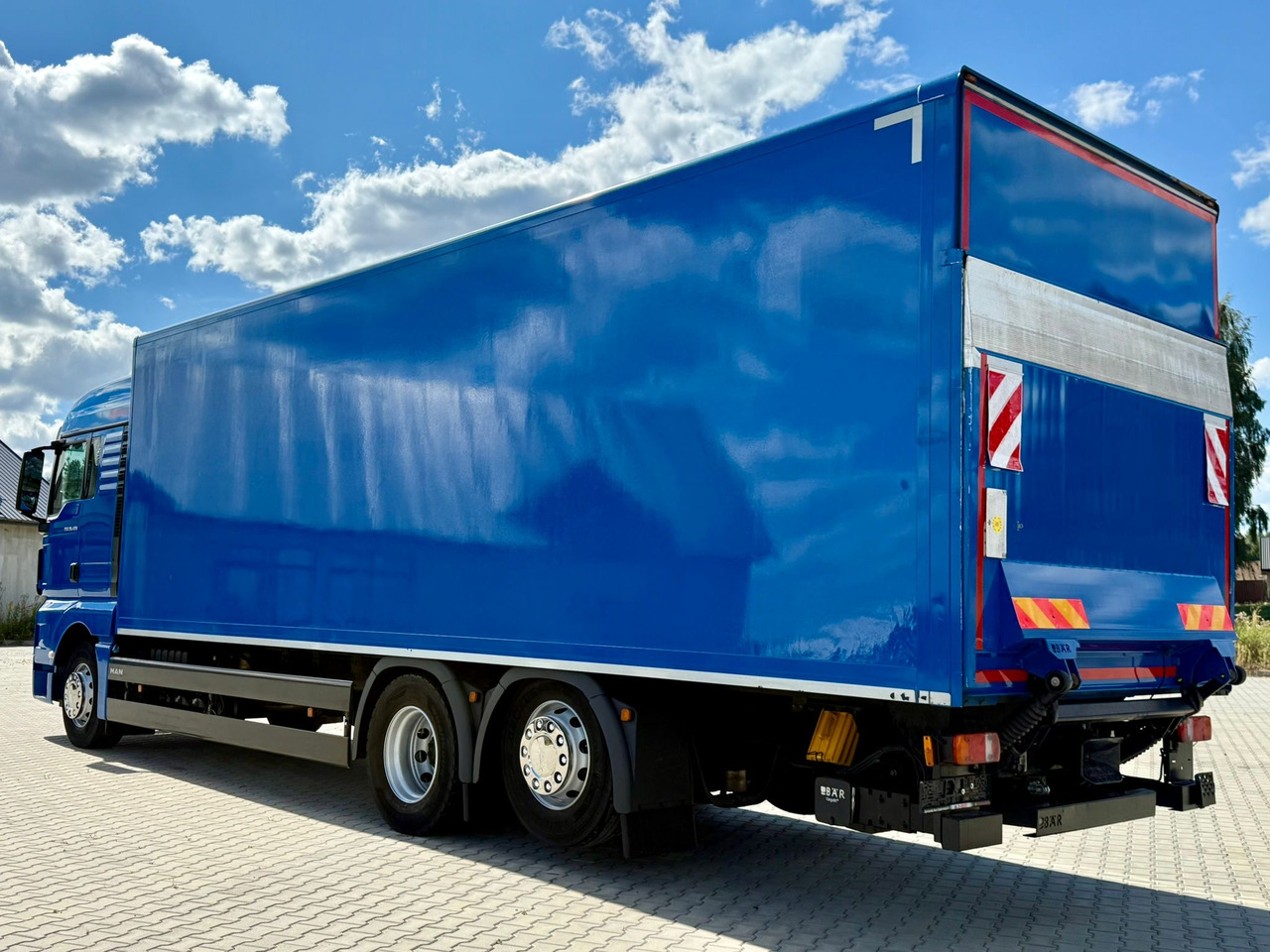 MAN TGX 26.420 / KONTENER / WINDA / 8.5 M DŁUGOŚCI / 21 EUROPALET / 6x2 / 3 OŚ PODNOSZONA I SKRĘTNA / ŁADOWNOŚĆ 14 415 KG / 2018 ROK / Z NIEMIEC - Kasti veoauto: pilt 5 MAN TGX 26.420 / KONTENER / WINDA / 8.5 M DŁUGOŚCI / 21 EUROPALET / 6x2 / 3 OŚ PODNOSZONA I SKRĘTNA / ŁADOWNOŚĆ 14 415 KG / 2018 ROK / Z NIEMIEC - Kasti veoauto: pilt 5