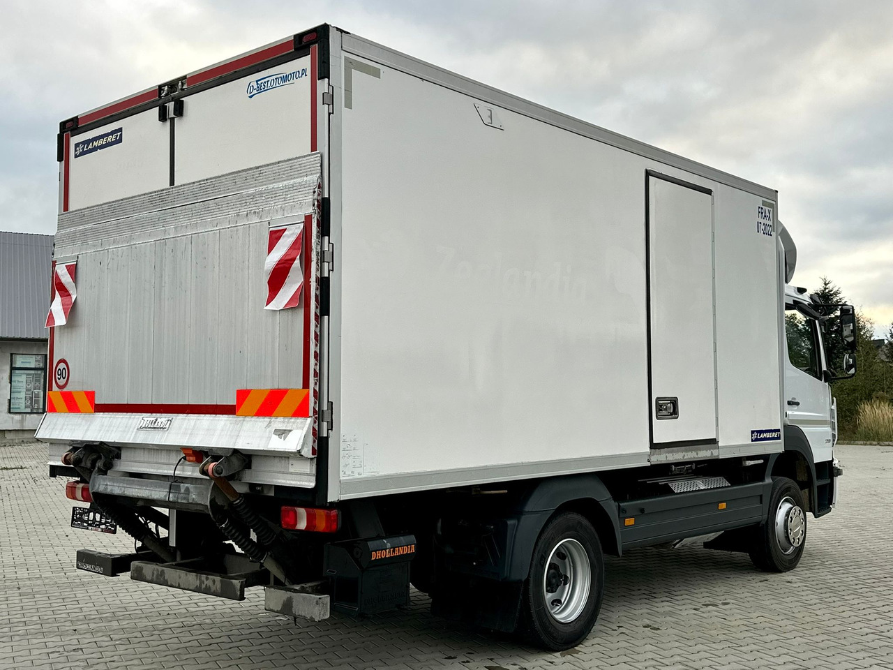 MERCEDES-BENZ ATEGO 1218 / CHŁODNIA / WINDA / 12 PALET / 5.10 M DŁUGOŚCI / AUTOMAT / LAMBERET / 5090 KG ŁADOWNOŚCI - Külmutiga veoauto: pilt 4 MERCEDES-BENZ ATEGO 1218 / CHŁODNIA / WINDA / 12 PALET / 5.10 M DŁUGOŚCI / AUTOMAT / LAMBERET / 5090 KG ŁADOWNOŚCI - Külmutiga veoauto: pilt 4