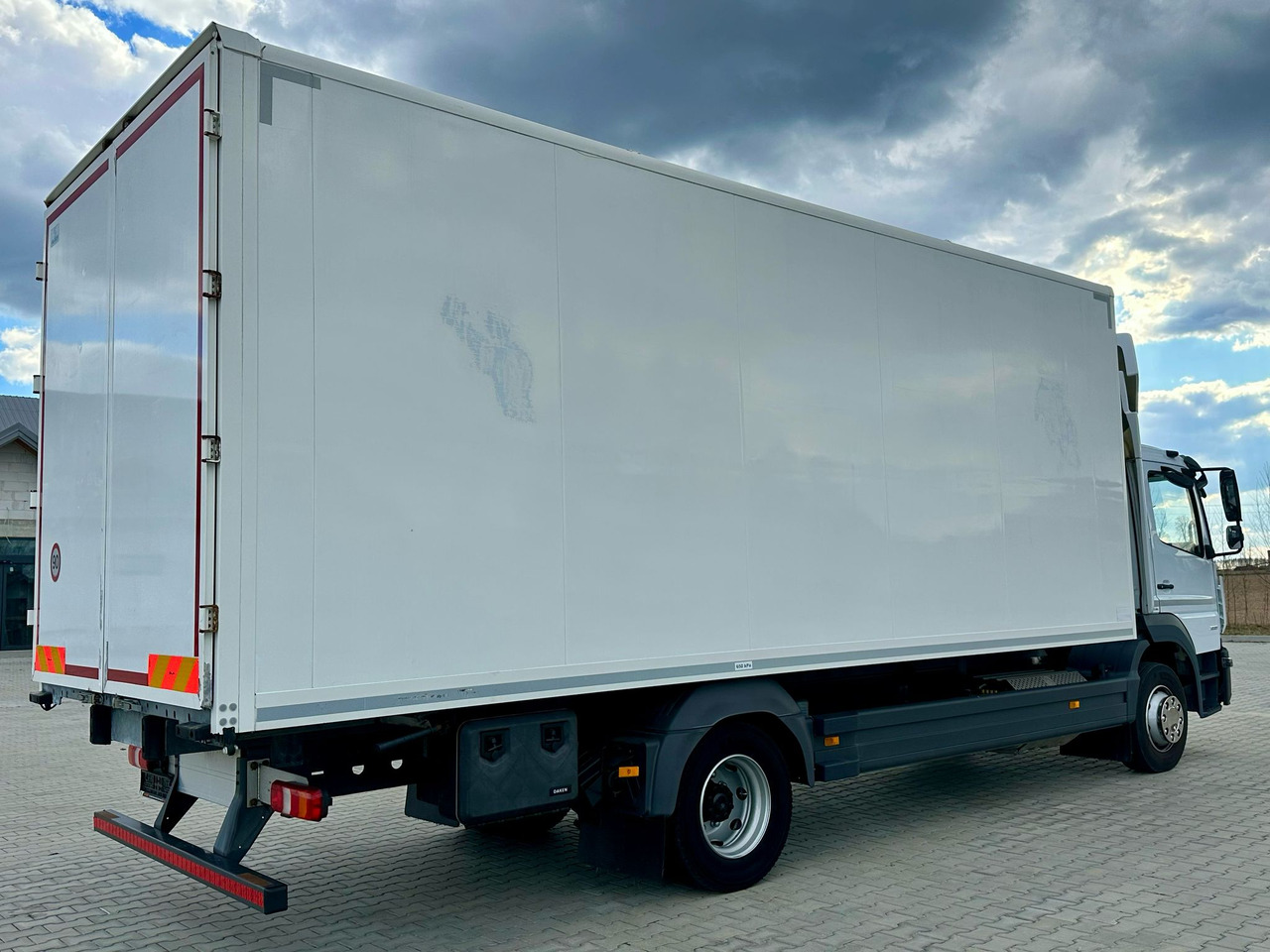 MERCEDES-BENZ ATEGO / 1221 / IZOTERMA / KONTENER / AUTOMAT / 230 TYS KM / 17 EUROPALET / 6.8 M DŁUGOŚCI / 2019 ROK - Isotermiline furgoon: pilt 4 MERCEDES-BENZ ATEGO / 1221 / IZOTERMA / KONTENER / AUTOMAT / 230 TYS KM / 17 EUROPALET / 6.8 M DŁUGOŚCI / 2019 ROK - Isotermiline furgoon: pilt 4