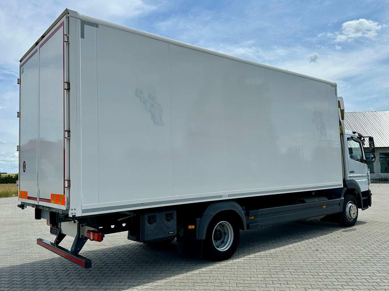 MERCEDES-BENZ ATEGO / 1221 / IZOTERMA / KONTENER / AUTOMAT / 230 TYS KM / 17 EUROPALET / 6.8 M DŁUGOŚCI / 2019 ROK - Isotermiline furgoon: pilt 3 MERCEDES-BENZ ATEGO / 1221 / IZOTERMA / KONTENER / AUTOMAT / 230 TYS KM / 17 EUROPALET / 6.8 M DŁUGOŚCI / 2019 ROK - Isotermiline furgoon: pilt 3
