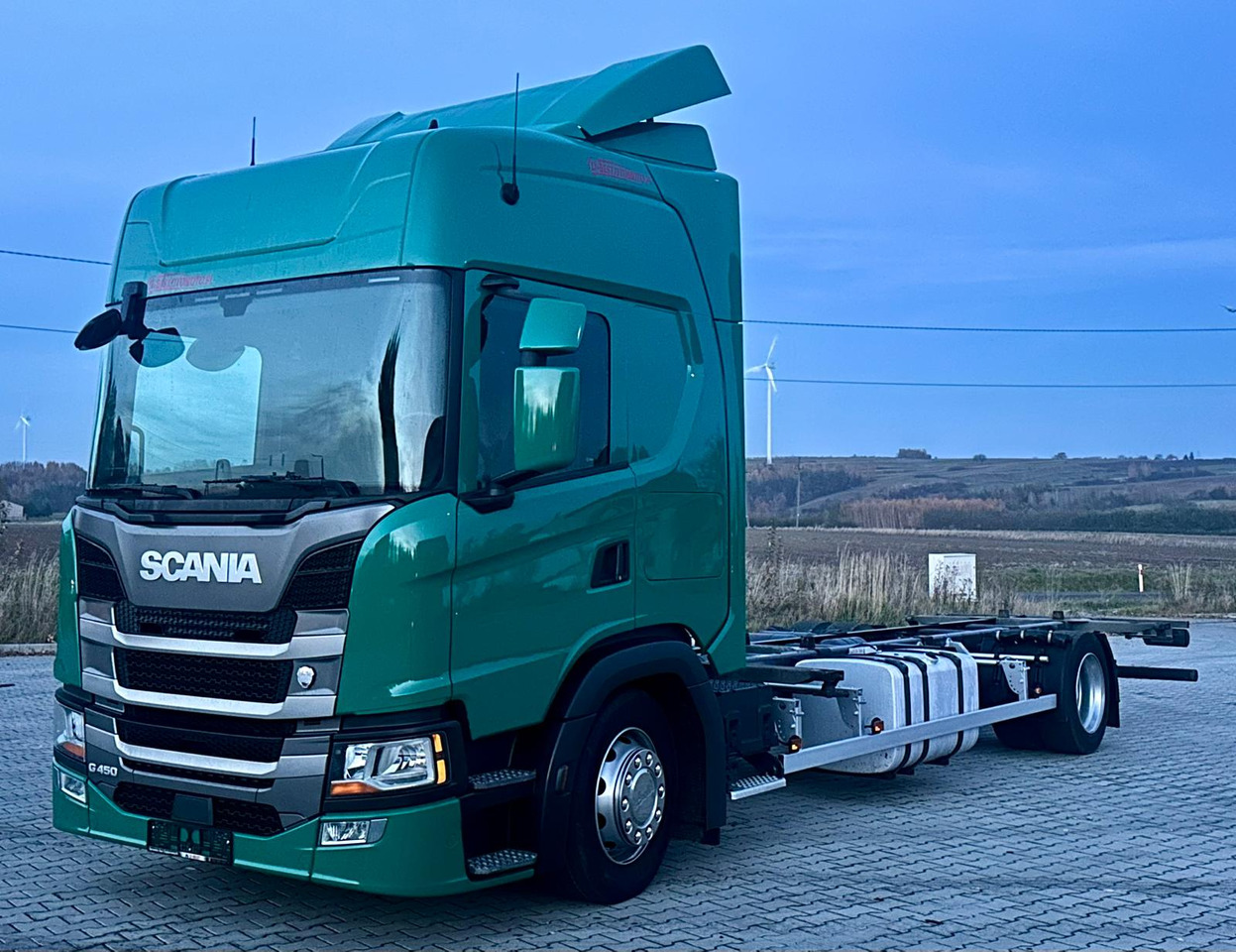 SCANIA G450 / RAMA DO ZABUDOWY / ROZSTAW 5.75 / AUTOMAT / SYPIALKA - Kabiinišassiiga veoauto: pilt 2 SCANIA G450 / RAMA DO ZABUDOWY / ROZSTAW 5.75 / AUTOMAT / SYPIALKA - Kabiinišassiiga veoauto: pilt 2