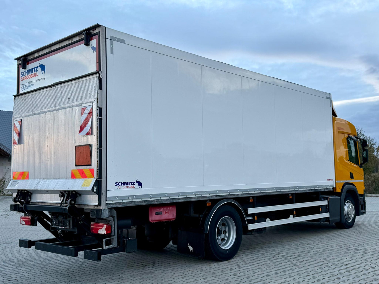 SCANIA P220 / IZOTERMA / WINDA / SCHMITZ / 18 PALET / SILNIK 6 / SYPIALKA / 2019 ROK / NISKI PRZEBIEG - Isotermiline furgoon: pilt 4 SCANIA P220 / IZOTERMA / WINDA / SCHMITZ / 18 PALET / SILNIK 6 / SYPIALKA / 2019 ROK / NISKI PRZEBIEG - Isotermiline furgoon: pilt 4