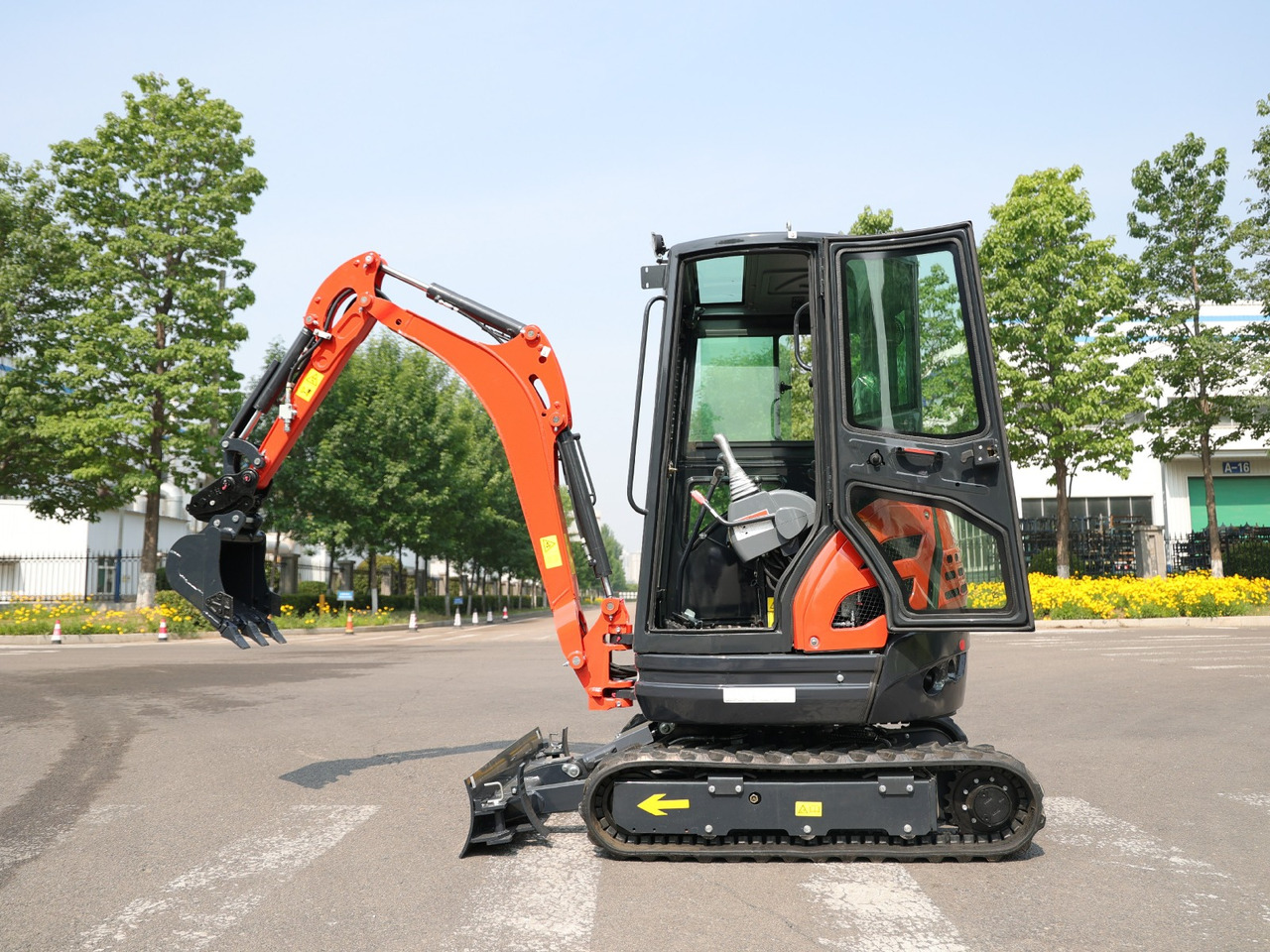 KUBOTA Diesel Mini excavator 2.5 Ton - Müller Machinery MB 25 Plus - VKSH - Miniekskavaator: pilt 2 KUBOTA Diesel Mini excavator 2.5 Ton - Müller Machinery MB 25 Plus - VKSH - Miniekskavaator: pilt 2