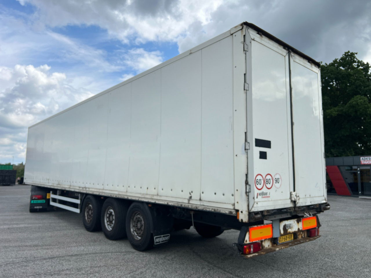 Kögel 2x lift axle, SAF disc - Furgoonpoolhaagis: pilt 4 Kögel 2x lift axle, SAF disc - Furgoonpoolhaagis: pilt 4