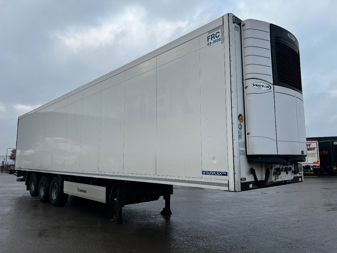 Krone SD met Carrier Vector 1550 en dhollandia laadklep - Külmutiga poolhaagis: pilt 2 Krone SD met Carrier Vector 1550 en dhollandia laadklep - Külmutiga poolhaagis: pilt 2