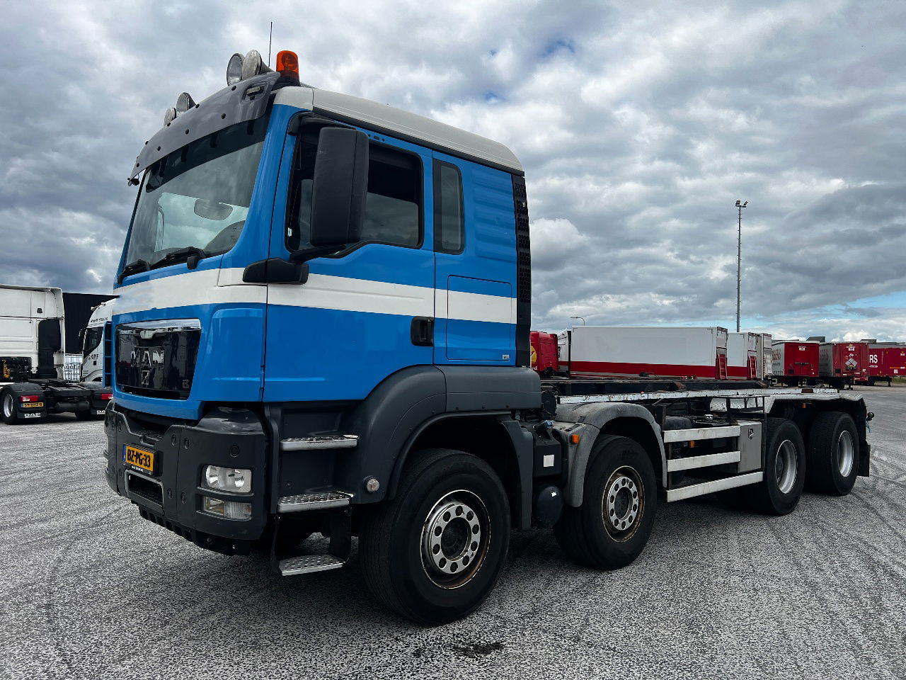 MAN TGS 41.480 8x4, Retarder, Euro 5 - Konteinerveduk/ Tõstukiga veoauto: pilt 2 MAN TGS 41.480 8x4, Retarder, Euro 5 - Konteinerveduk/ Tõstukiga veoauto: pilt 2