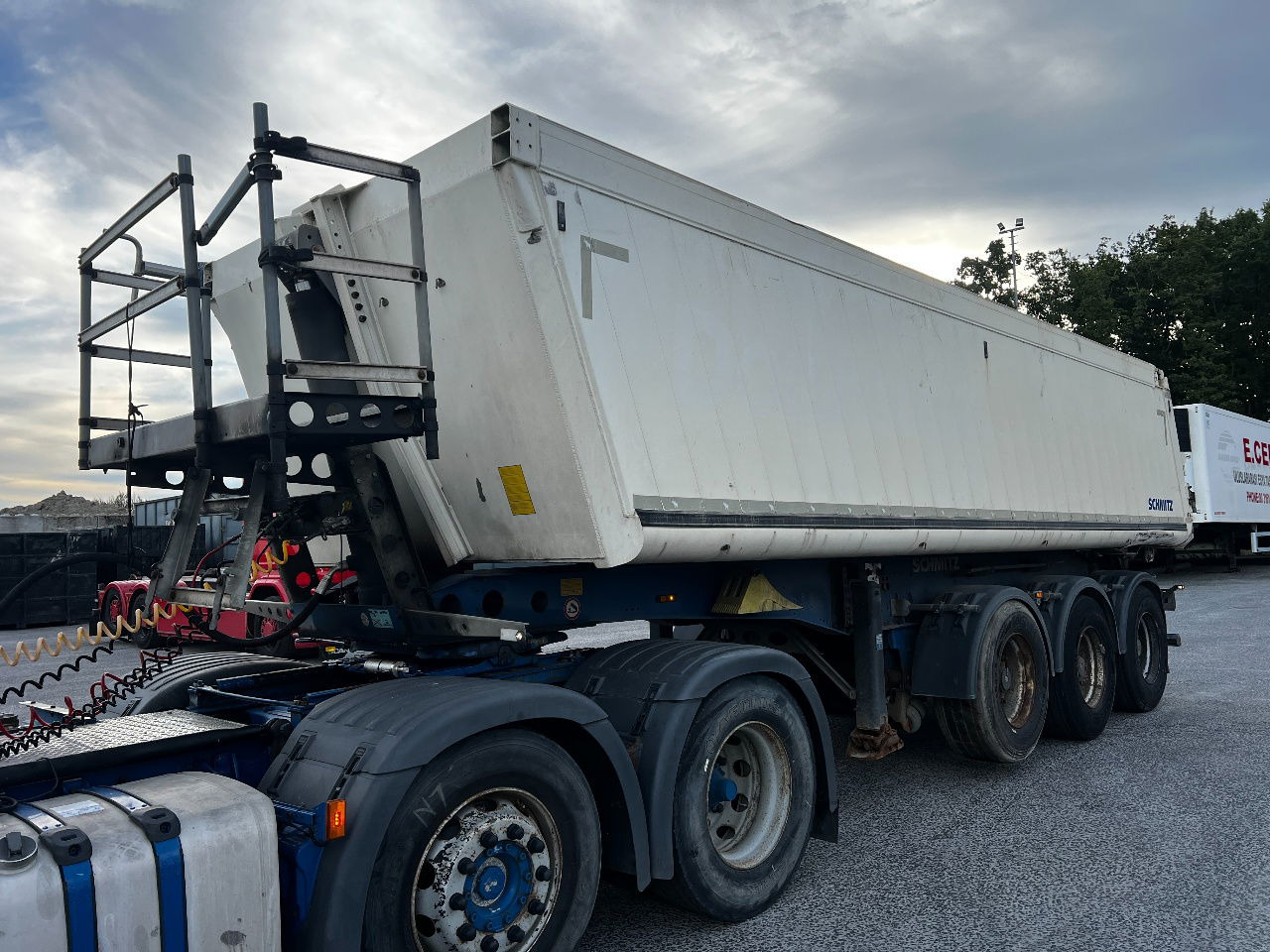 Schmitz Cargobull Gotha 27m3, SAF, ALU - Kallur-poolhaagis: pilt 2 Schmitz Cargobull Gotha 27m3, SAF, ALU - Kallur-poolhaagis: pilt 2