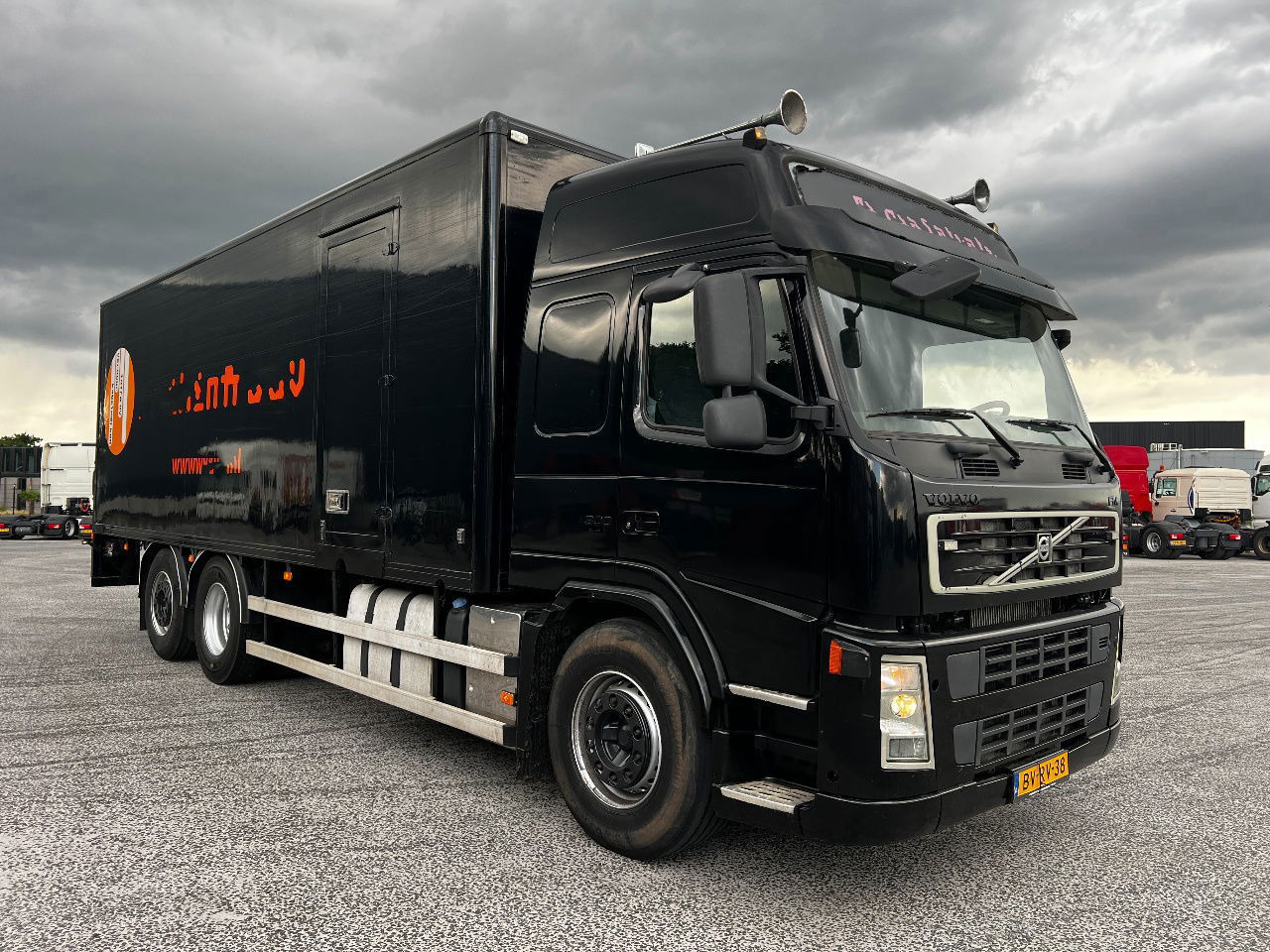 Volvo FM 9.300 Globe 6x2, Euro 5 - Kasti veoauto: pilt 2 Volvo FM 9.300 Globe 6x2, Euro 5 - Kasti veoauto: pilt 2