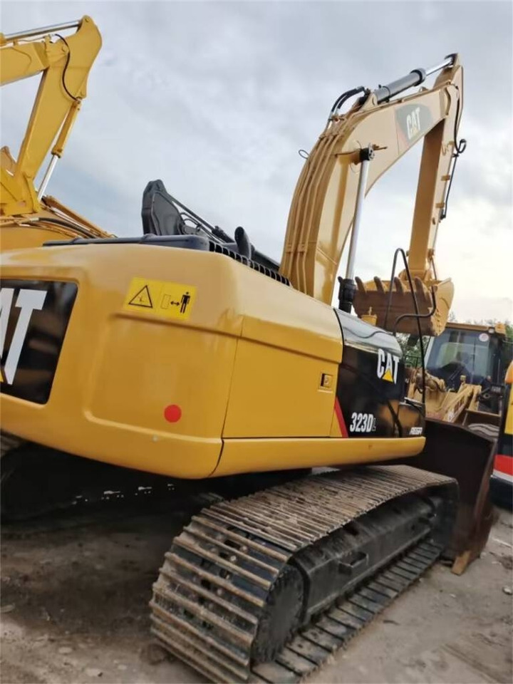 CAT 323 D - Lintekskavaator: pilt 1 CAT 323 D - Lintekskavaator: pilt 1