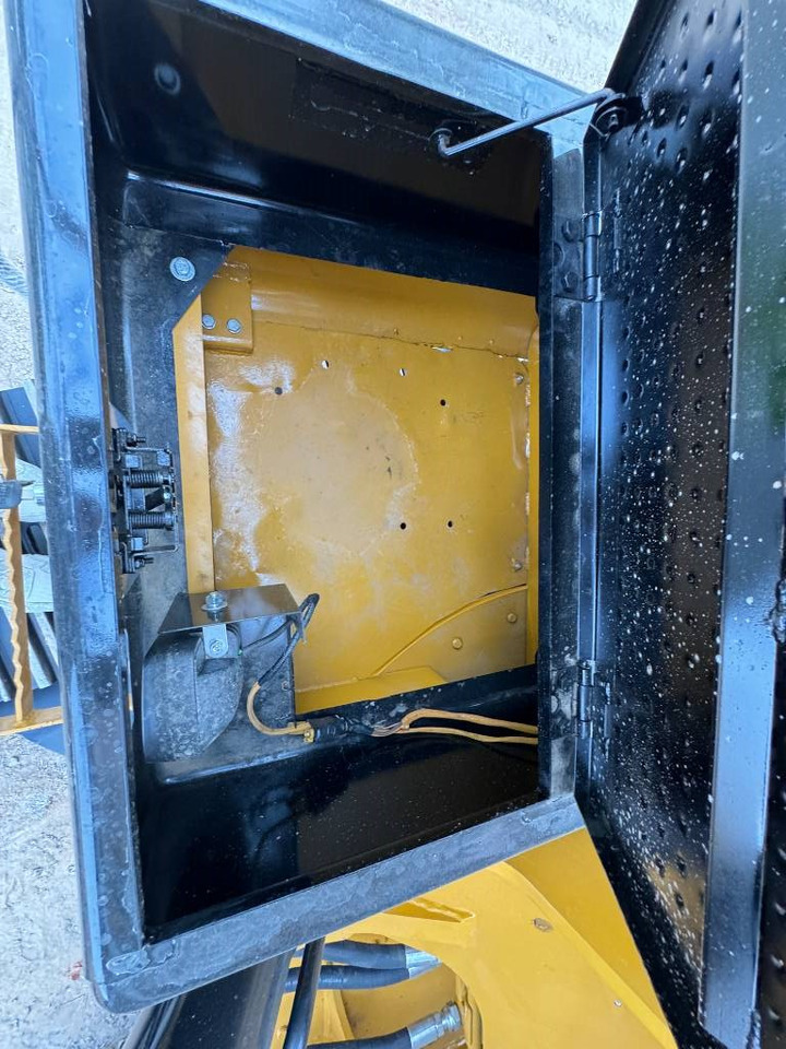 Lintekskavaator CAT 324 D2 L: pilt 14