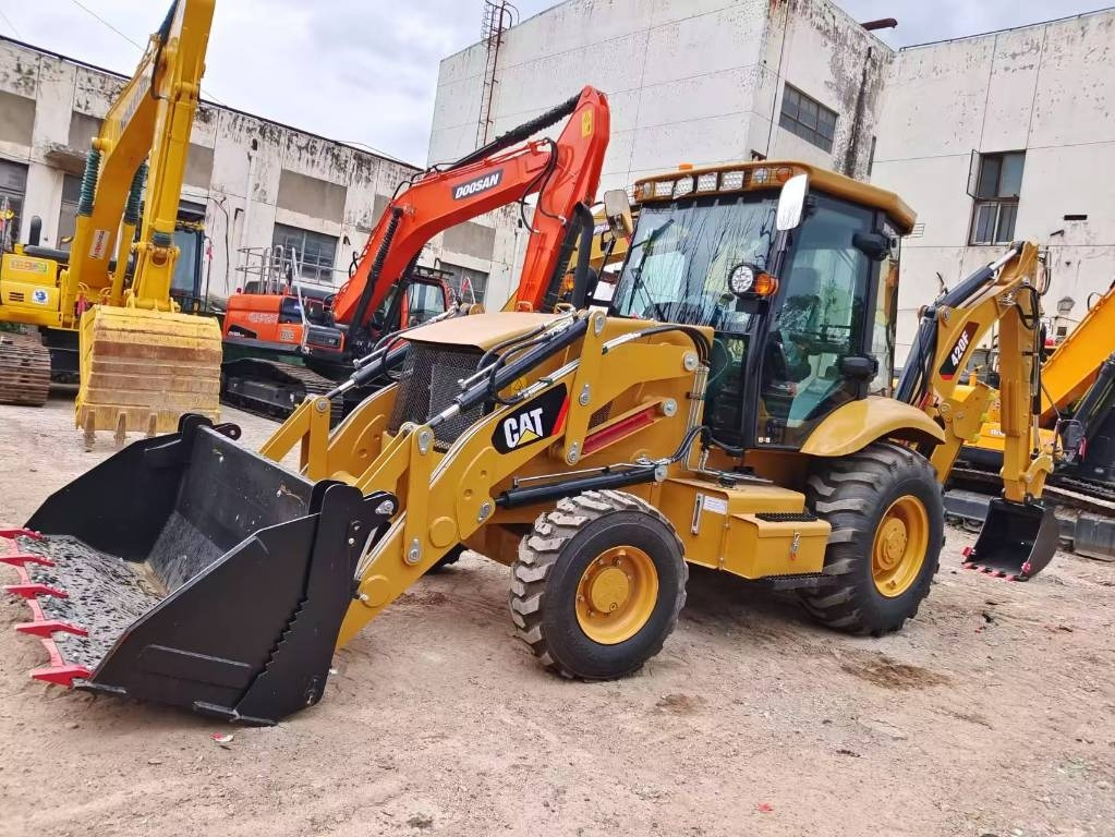CAT 420 F BRAND NEW MACHINE - Ekskavaator-laadur: pilt 1 CAT 420 F BRAND NEW MACHINE - Ekskavaator-laadur: pilt 1