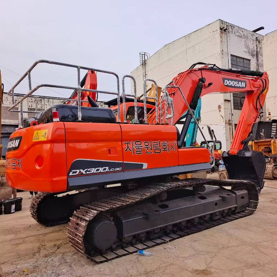 Lintekskavaator Doosan DX 300: pilt 1