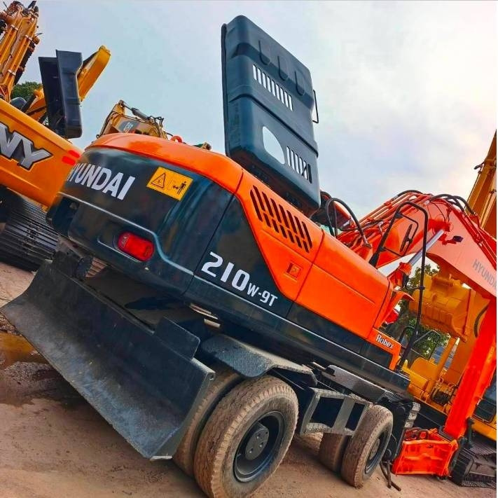 Hyundai 210 W-9 - Ratastel ekskavaator: pilt 1 Hyundai 210 W-9 - Ratastel ekskavaator: pilt 1