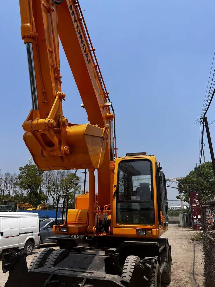 Hyundai 210W-7 - Ratastel ekskavaator: pilt 2 Hyundai 210W-7 - Ratastel ekskavaator: pilt 2