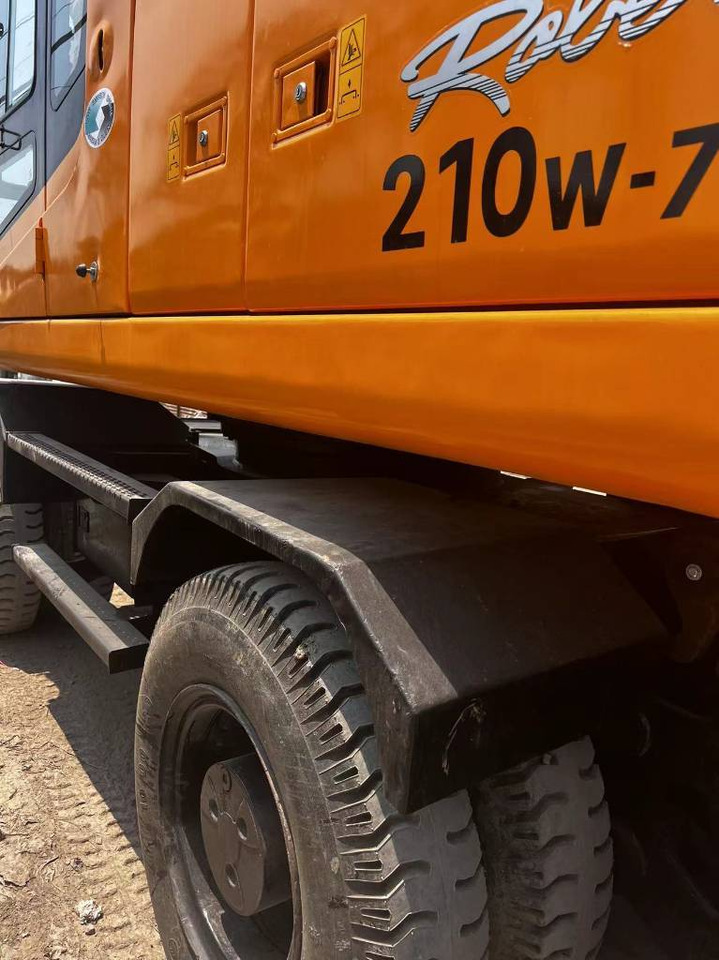Hyundai 210W-7 - Ratastel ekskavaator: pilt 5 Hyundai 210W-7 - Ratastel ekskavaator: pilt 5