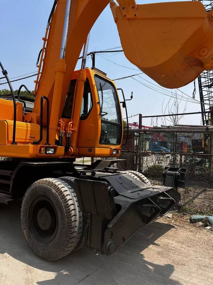 Hyundai 210W-7 - Ratastel ekskavaator: pilt 3 Hyundai 210W-7 - Ratastel ekskavaator: pilt 3