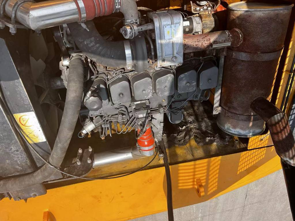 Ratastel ekskavaator Hyundai 210W-7: pilt 6