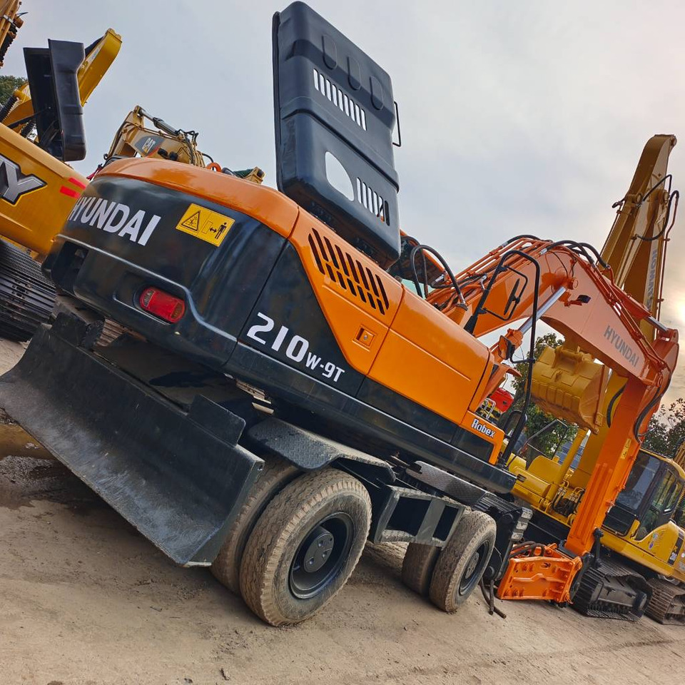 Hyundai 210W-9 - Ratastel ekskavaator: pilt 1 Hyundai 210W-9 - Ratastel ekskavaator: pilt 1