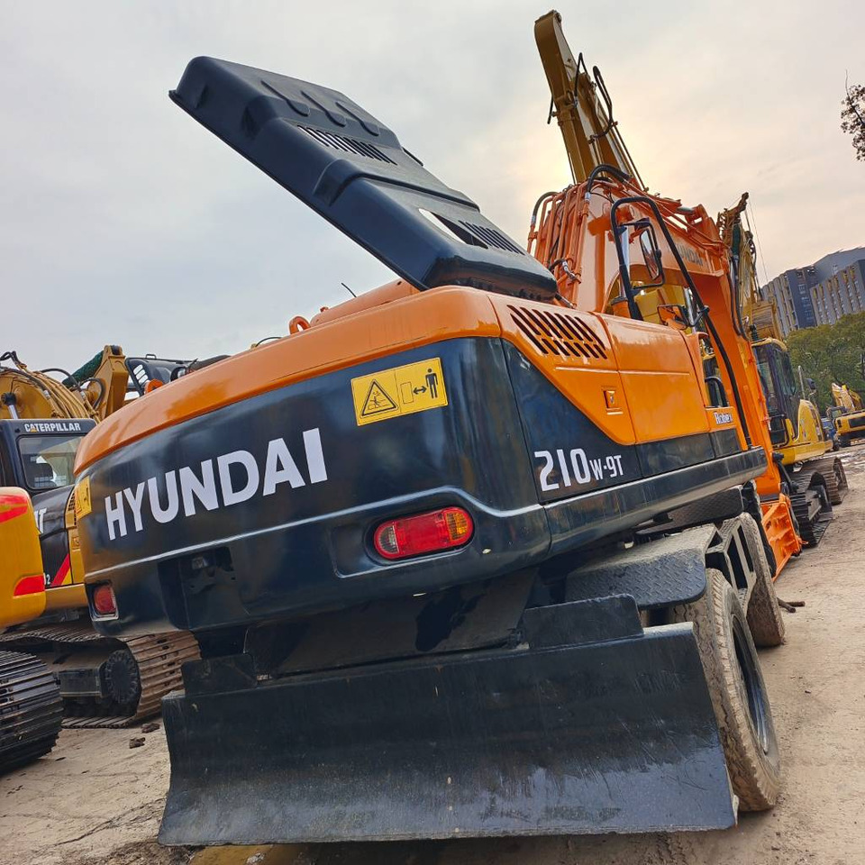 Hyundai 210W-9 - Ratastel ekskavaator: pilt 3 Hyundai 210W-9 - Ratastel ekskavaator: pilt 3