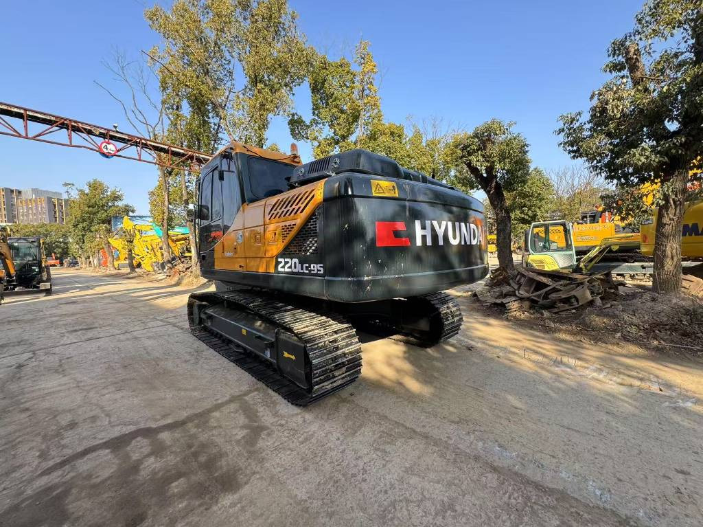 Hyundai 220LC-9S - Lintekskavaator: pilt 3 Hyundai 220LC-9S - Lintekskavaator: pilt 3