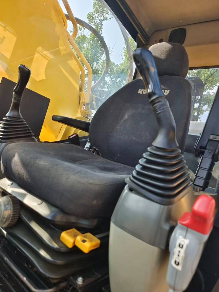 Komatsu PC 400 LC-8 - Lintekskavaator: pilt 4 Komatsu PC 400 LC-8 - Lintekskavaator: pilt 4