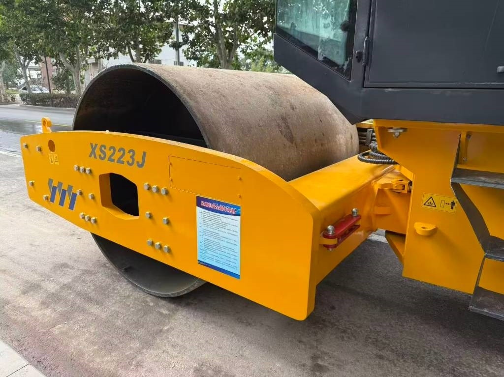 XCMG XS 223 J - Tihendaja: pilt 3 XCMG XS 223 J - Tihendaja: pilt 3