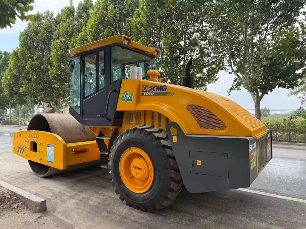 XCMG XS 223 J - Tihendaja: pilt 2 XCMG XS 223 J - Tihendaja: pilt 2
