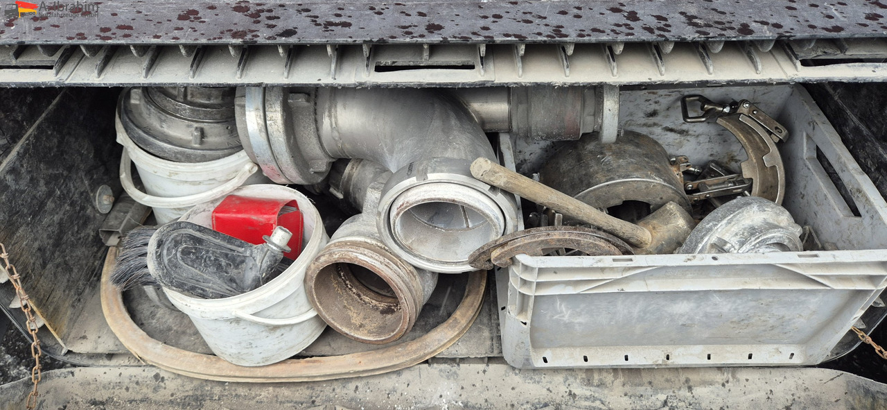 Feldbinder KIP 57.3 Kippsilo | 57 m³ | Scheibenbremse | 1 Kammer | 24V Bordhydraulik - Silo poolhaagis: pilt 3 Feldbinder KIP 57.3 Kippsilo | 57 m³ | Scheibenbremse | 1 Kammer | 24V Bordhydraulik - Silo poolhaagis: pilt 3
