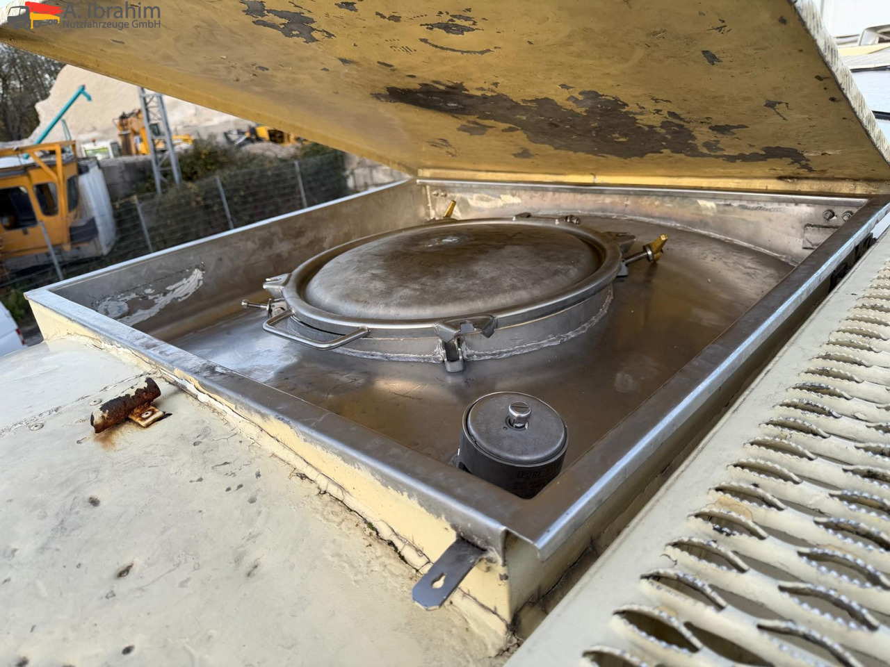 Feldbinder Lebensmittel Tank Container 26500 L | 2 Kammern | Heizung | 20 ft | Edelstahl - Tsistern poolhaagis: pilt 5 Feldbinder Lebensmittel Tank Container 26500 L | 2 Kammern | Heizung | 20 ft | Edelstahl - Tsistern poolhaagis: pilt 5