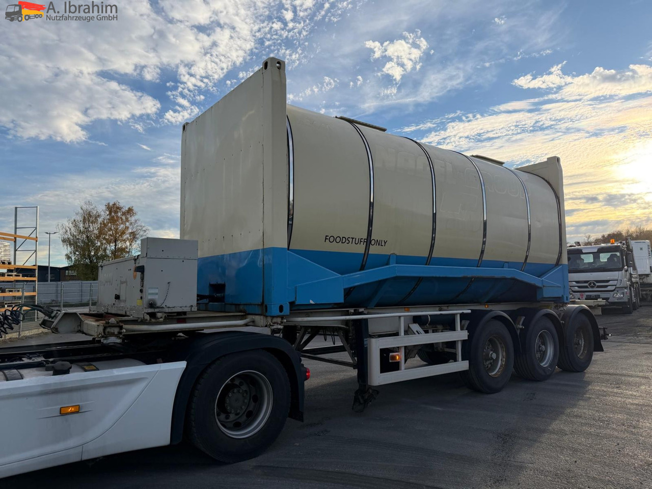 Feldbinder Lebensmittel Tank Container 26500 L | 2 Kammern | Heizung | 20 ft | Edelstahl - Tsistern poolhaagis: pilt 1 Feldbinder Lebensmittel Tank Container 26500 L | 2 Kammern | Heizung | 20 ft | Edelstahl - Tsistern poolhaagis: pilt 1