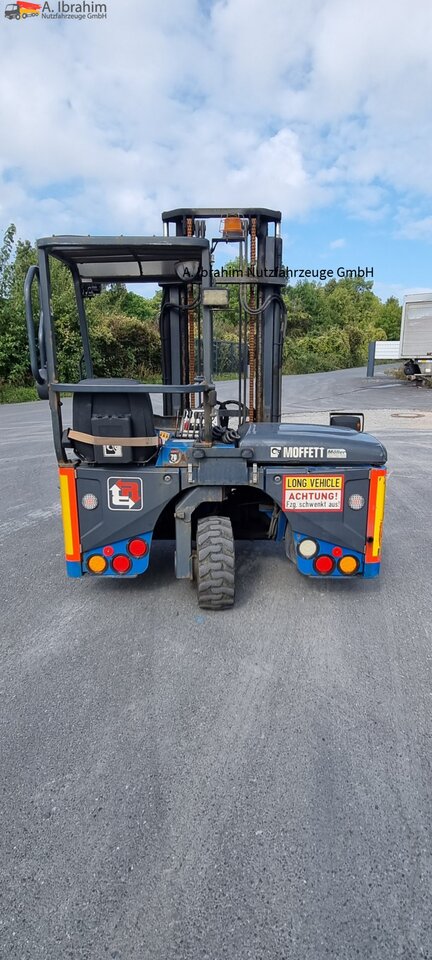 M4-25.3F Moffett Mitnahmestapler - Veoautol põhinev kahveltõstuk: pilt 4 M4-25.3F Moffett Mitnahmestapler - Veoautol põhinev kahveltõstuk: pilt 4